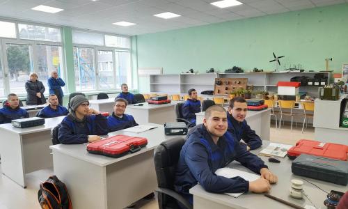 ЕНЕРГО-ПРО финансира закупуването на работно облекло и инструменти за професионалната гимназия по електротехника в Горна Оряховица